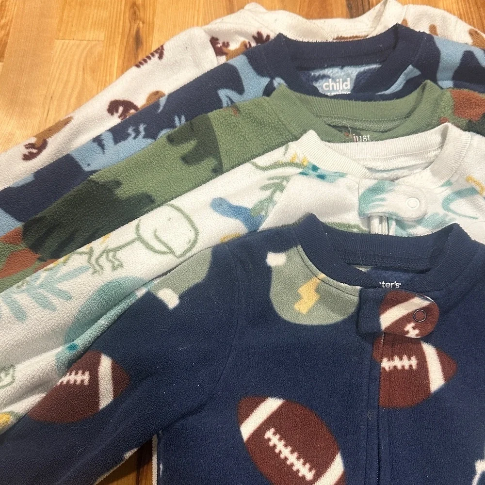 FIVE Carter's 12M Footie Bundle
